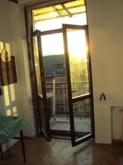 Деревянные балконные блоки,  балконная дверь,  выход на балкон.