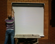 Ремонт ролетных конструкций Киев, ремонт защитных ролет, ремонт дверей